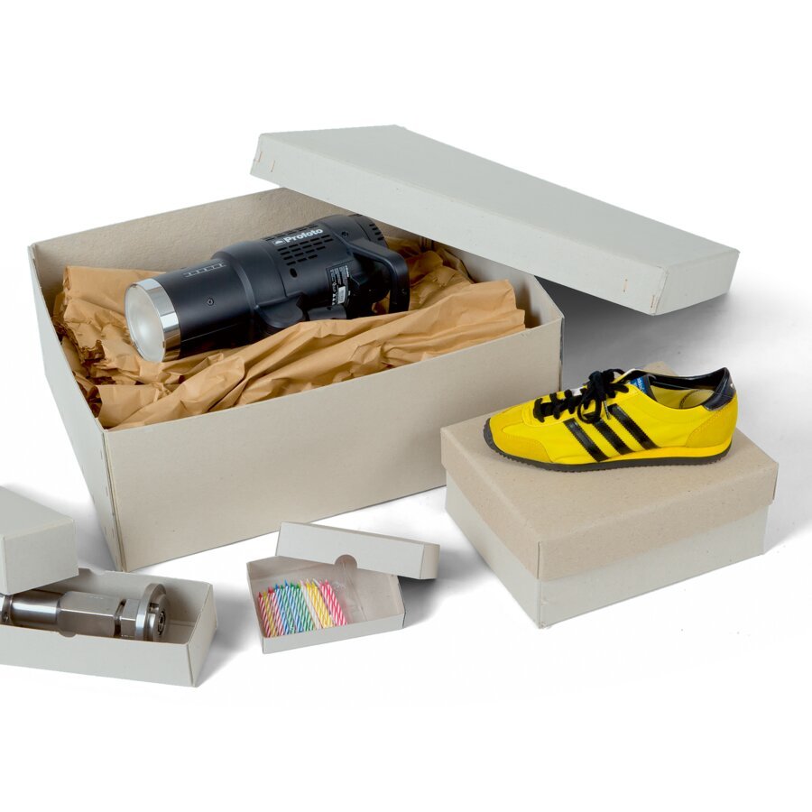 Stülpdeckelkartons eignen sich für den Versand leichter und flacher Produkte wie Drucksachen oder Textilien Stülpdeckelkartons eignen sich für den Versand leichter und flacher Produkte wie Drucksachen oder Textilien