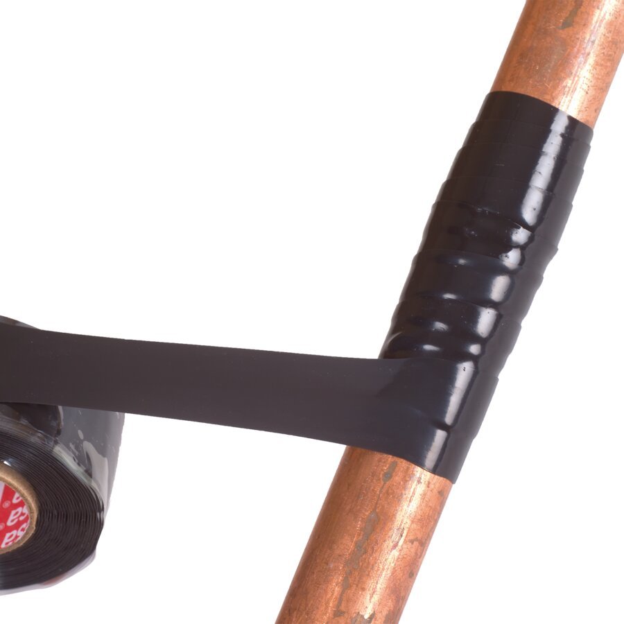 ...das Band auf die doppelte Länge dehnen, fest um die Oberfläche wickeln und dabei mit sich selbst verkleben. ...das Band auf die doppelte Länge dehnen, fest um die Oberfläche wickeln und dabei mit sich selbst verkleben.