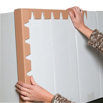 Die Kantenschutzwinkel aus stabiler Vollpappe lassen sich durch die Einkerbungen einfach zu einer Ecke formen