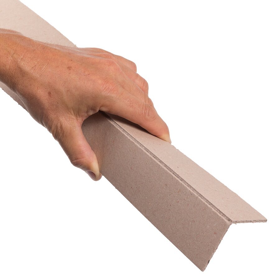 An der Einkerbung kann die Pappe bequem geknickt werden An der Einkerbung kann die Pappe bequem geknickt werden